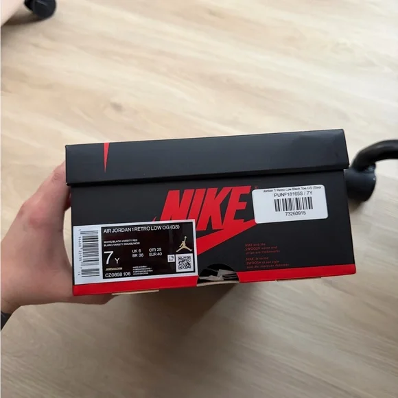 Nike Air Jordan 1 Retro Low OG "Black Toe" Size 7Y - Picture 10 of 10